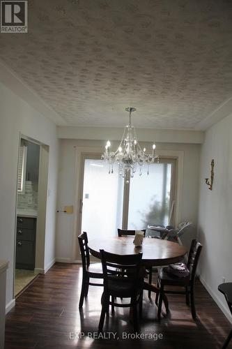 33 Hampton Place, Kitchener, ON - Indoor Photo Showing Dining Room