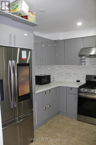 33 Hampton Place, Kitchener, ON - Indoor Photo Showing Kitchen