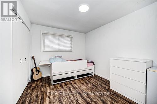 33 Hampton Place, Kitchener, ON - Indoor Photo Showing Bedroom