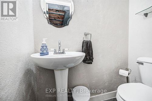 33 Hampton Place, Kitchener, ON - Indoor Photo Showing Bathroom