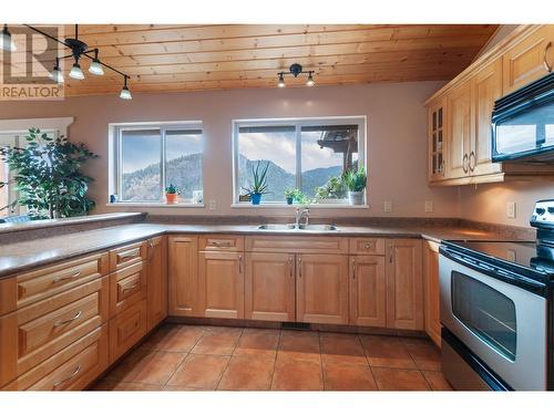 771 Toy Creek Road, Kaleden, BC - Indoor Photo Showing Kitchen With Double Sink