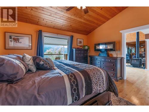 771 Toy Creek Road, Kaleden, BC - Indoor Photo Showing Bedroom