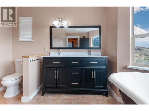 771 Toy Creek Road, Kaleden, BC - Indoor Photo Showing Bathroom