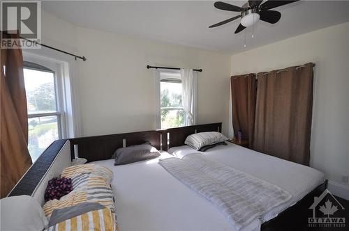 74 Jasper Avenue, Smiths Falls, ON - Indoor Photo Showing Bedroom