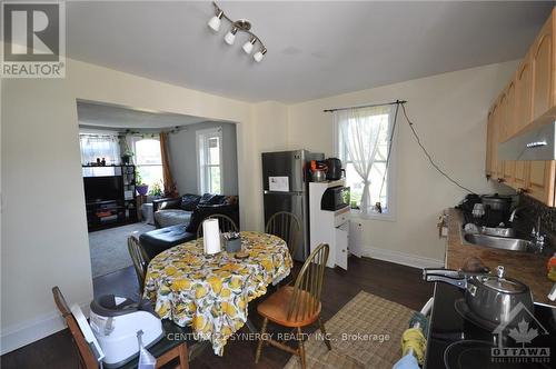 74 Jasper Avenue, Smiths Falls, ON - Indoor Photo Showing Dining Room