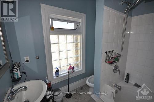 74 Jasper Avenue, Smiths Falls, ON - Indoor Photo Showing Bathroom