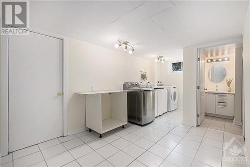 2034 Saunderson Drive, Ottawa, ON - Indoor Photo Showing Laundry Room