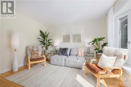 2034 Saunderson Drive, Ottawa, ON - Indoor Photo Showing Living Room