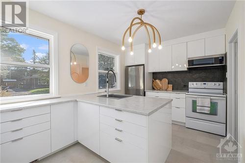 2034 Saunderson Drive, Ottawa, ON - Indoor Photo Showing Kitchen