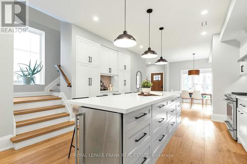 141 Dunington Drive, Toronto (Birchcliffe-Cliffside), ON - Indoor Photo Showing Kitchen With Upgraded Kitchen