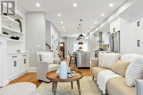 141 Dunington Drive, Toronto (Birchcliffe-Cliffside), ON - Indoor Photo Showing Living Room