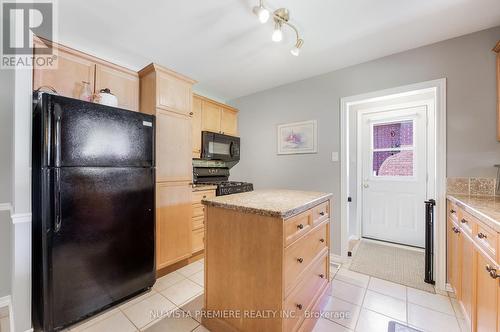 239 Chittick Crescent, Thames Centre (Dorchester), ON - Indoor Photo Showing Kitchen