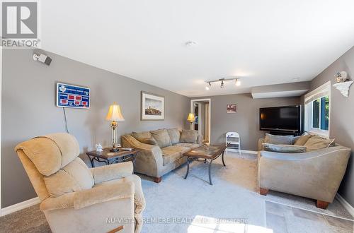 239 Chittick Crescent, Thames Centre (Dorchester), ON - Indoor Photo Showing Living Room