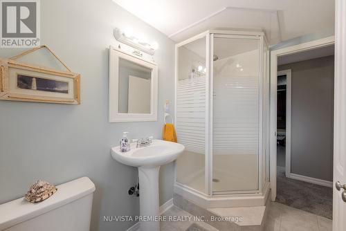 239 Chittick Crescent, Thames Centre (Dorchester), ON - Indoor Photo Showing Bathroom