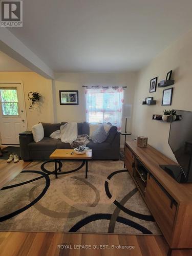 671 Driftwood Road, Orillia, ON - Indoor Photo Showing Living Room