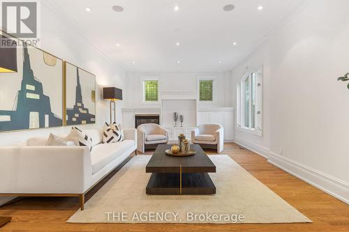 16 Fifeshire Road, Toronto (St. Andrew-Windfields), ON - Indoor Photo Showing Living Room