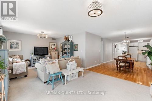 33 Alder Court, Belleville, ON - Indoor Photo Showing Living Room