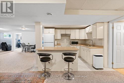 33 Alder Court, Belleville, ON - Indoor Photo Showing Kitchen