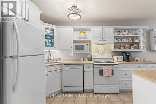 33 Alder Court, Belleville, ON - Indoor Photo Showing Kitchen