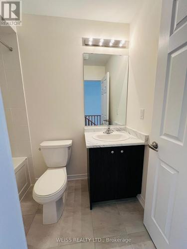 913 Crowsnest Hollow, Pickering, ON - Indoor Photo Showing Bathroom