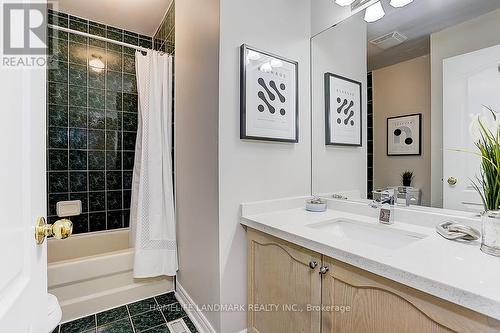 35 Nottingham Drive, Richmond Hill (Westbrook), ON - Indoor Photo Showing Bathroom