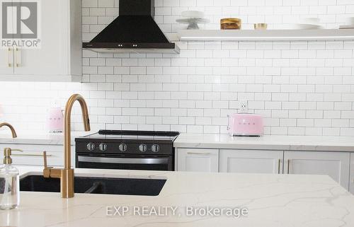 156 - 146 Legendary Trail, Whitchurch-Stouffville (Ballantrae), ON - Indoor Photo Showing Kitchen