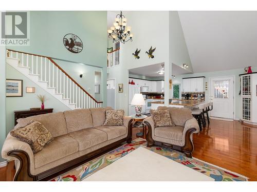 304 Dugan Street, Creston, BC - Indoor Photo Showing Living Room