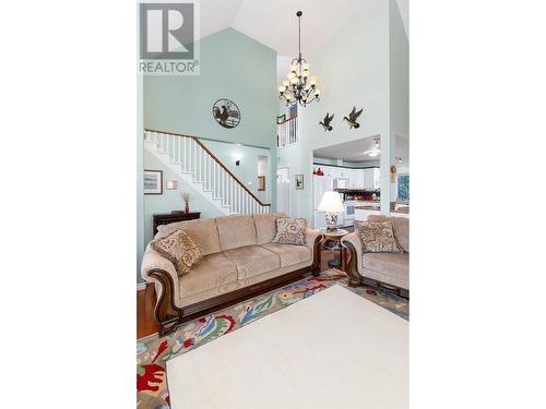 304 Dugan Street, Creston, BC - Indoor Photo Showing Living Room