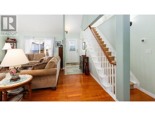 304 Dugan Street, Creston, BC - Indoor Photo Showing Living Room