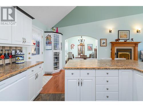 304 Dugan Street, Creston, BC - Indoor Photo Showing Kitchen