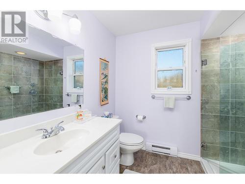 304 Dugan Street, Creston, BC - Indoor Photo Showing Bathroom