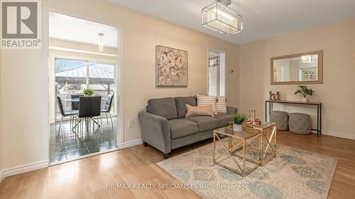 42 Caruso Drive, Brampton (Fletcher'S West), ON - Indoor Photo Showing Living Room