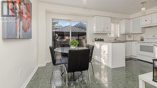 42 Caruso Drive, Brampton, ON - Indoor Photo Showing Kitchen