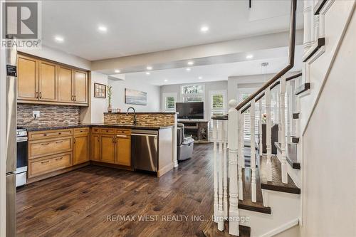 46 Corvette Court, Brampton (Fletcher'S Meadow), ON - Indoor Photo Showing Kitchen