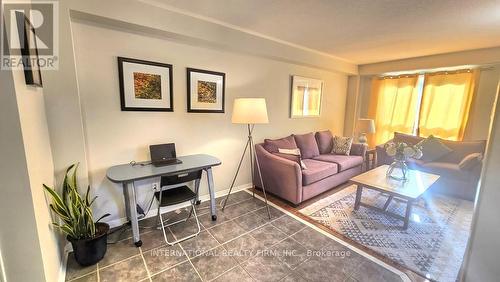 3974 Stardust Drive, Mississauga, ON - Indoor Photo Showing Living Room