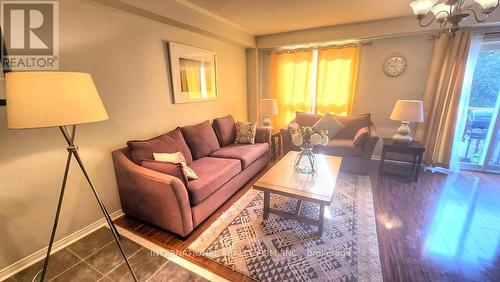 3974 Stardust Drive, Mississauga, ON - Indoor Photo Showing Living Room