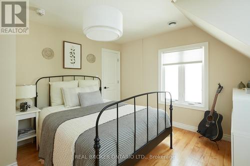 1048 Plains View Avenue, Burlington, ON - Indoor Photo Showing Bedroom