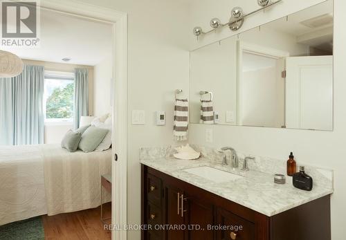 1048 Plains View Avenue, Burlington (Bayview), ON - Indoor Photo Showing Bathroom