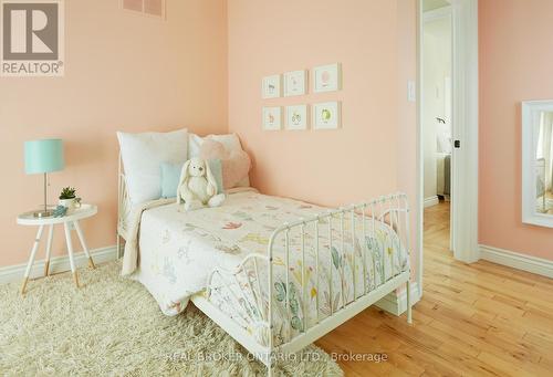 1048 Plains View Avenue, Burlington (Bayview), ON - Indoor Photo Showing Bedroom