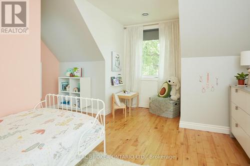 1048 Plains View Avenue, Burlington (Bayview), ON - Indoor Photo Showing Bedroom