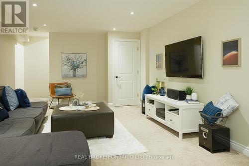 1048 Plains View Avenue, Burlington (Bayview), ON - Indoor Photo Showing Living Room