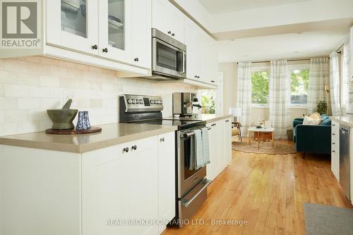 1048 Plains View Avenue, Burlington, ON - Indoor Photo Showing Kitchen