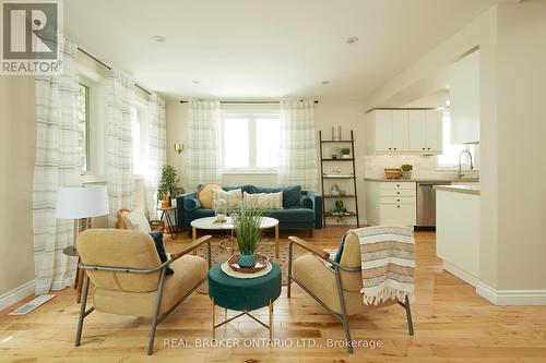 1048 Plains View Avenue, Burlington (Bayview), ON - Indoor Photo Showing Living Room