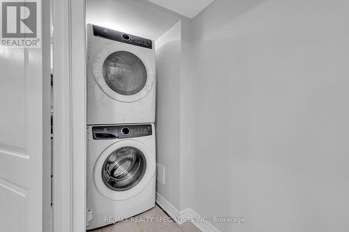 2382 Barcella Crescent, Mississauga (Sheridan), ON - Indoor Photo Showing Laundry Room