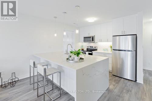 2 - 391 Royal York Road, Toronto (Mimico), ON - Indoor Photo Showing Kitchen With Upgraded Kitchen