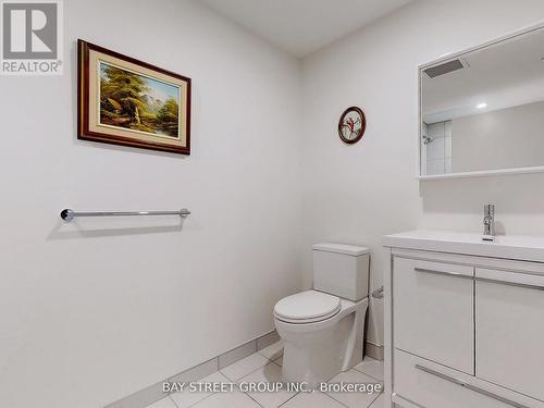 1221 - 212 King William Street, Hamilton (Beasley), ON - Indoor Photo Showing Bathroom