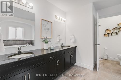 19 Westra Drive, Guelph, ON - Indoor Photo Showing Bathroom