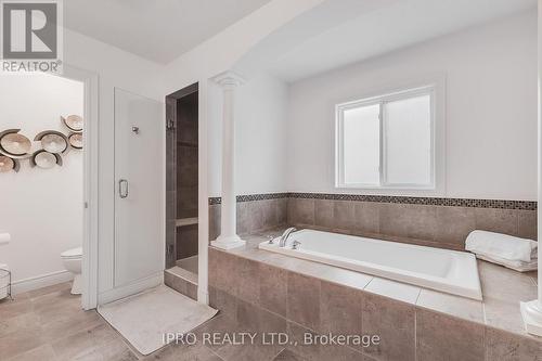 19 Westra Drive, Guelph, ON - Indoor Photo Showing Bathroom