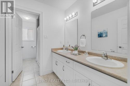 19 Westra Drive, Guelph, ON - Indoor Photo Showing Bathroom