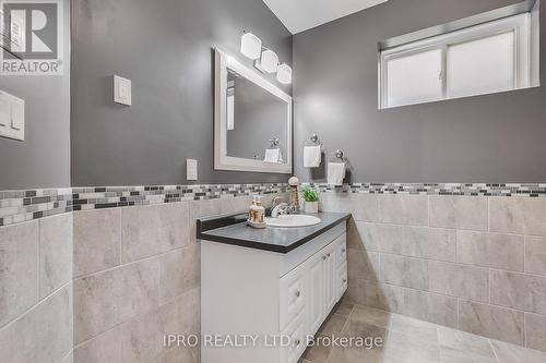 19 Westra Drive, Guelph, ON - Indoor Photo Showing Bathroom